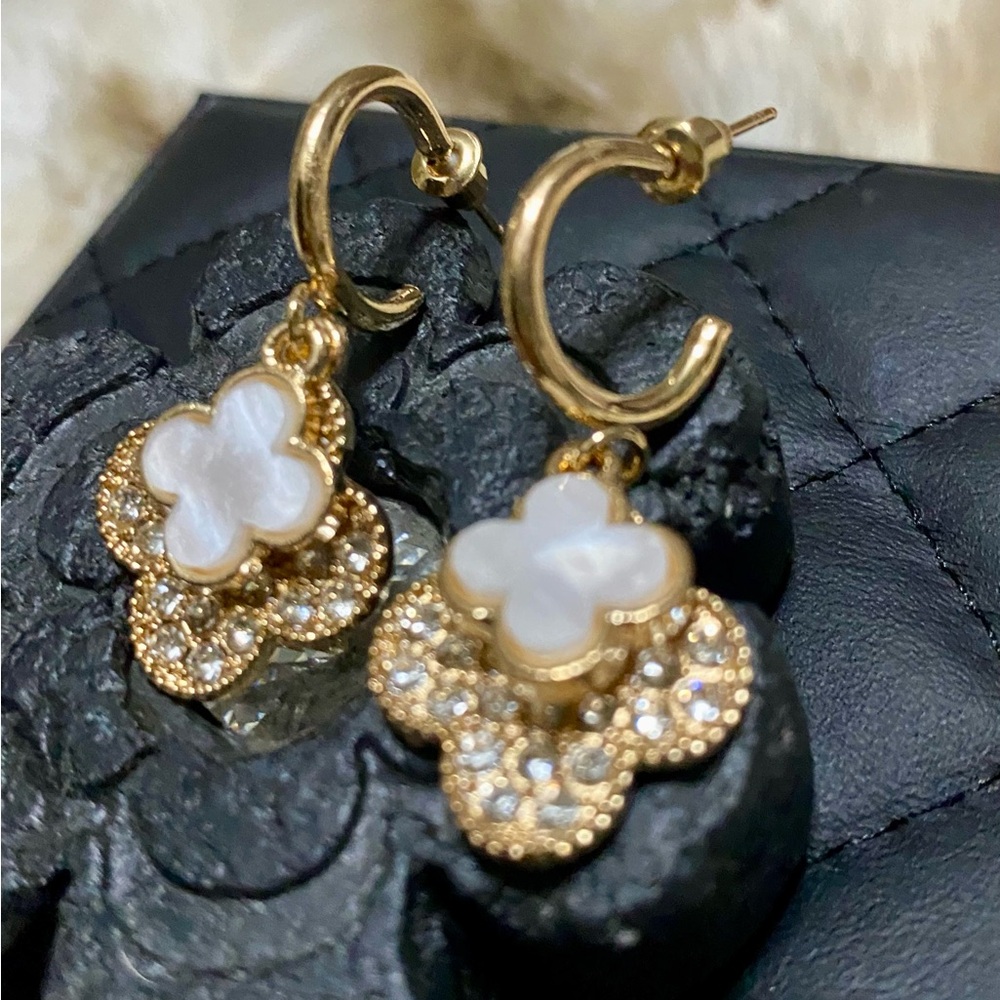 ✨Elegant Gold and White Floral Earrings✨